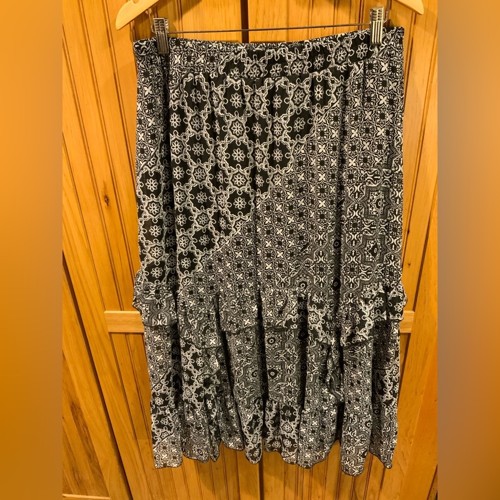 Cato Black and White Floral A-Line Skirt - Picture 2 of 3